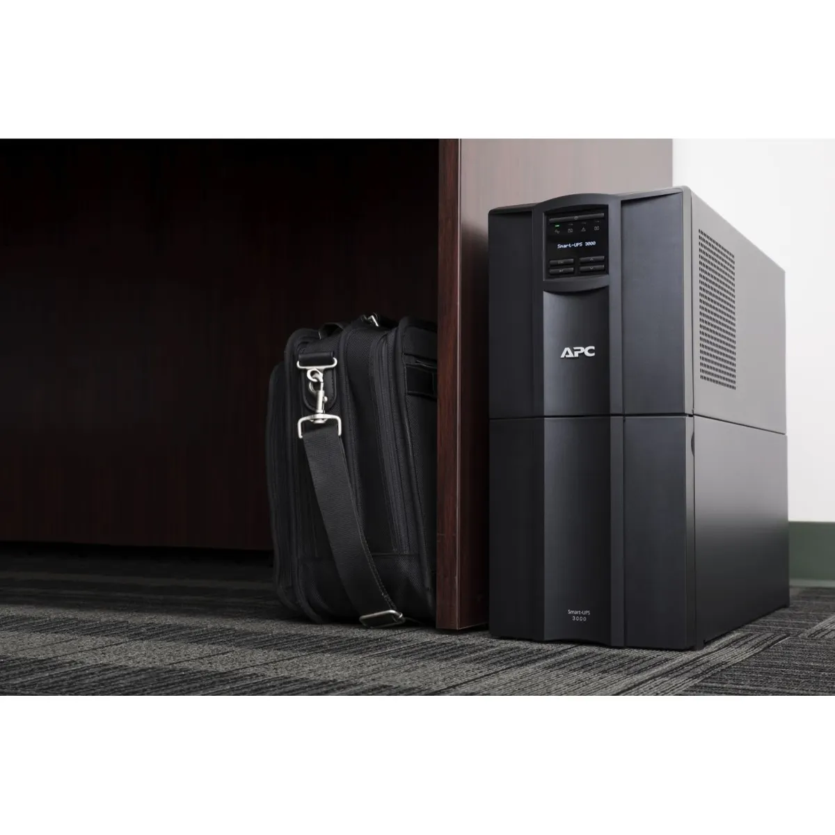 APC SMT3000IC Smart-UPS 3000 VA 2700 W vonal-interaktív LCD 230 V USB soros SmartConnect 9 IEC C13 és C19 #3